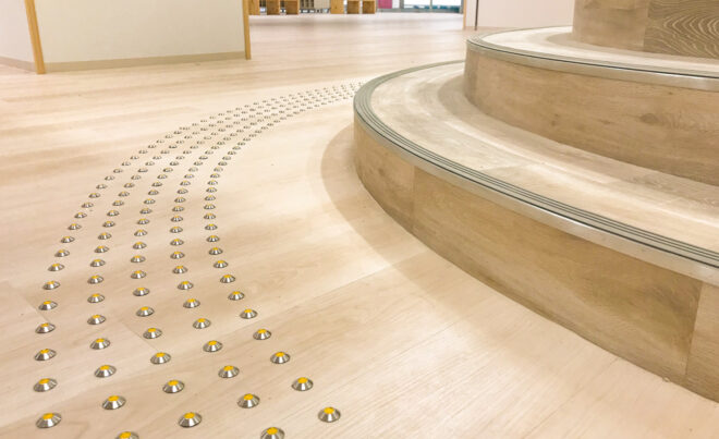 安全とデザイン向上に最適な建築金物一覧